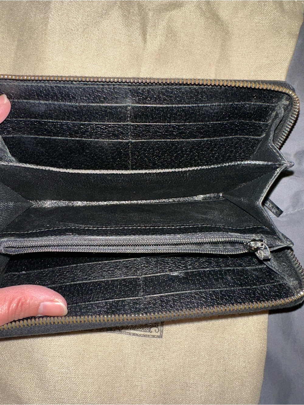 Gucci Black GG Monogram Zip Wallet - Picture 3 of 9